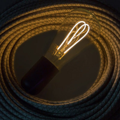 Edison Soft žiarovka. Vlákno žiarovky s novou LED technológiou zažil boom v posledných dvoch desaťročiach. Je možné vidieť ich využitie v kaviarňach