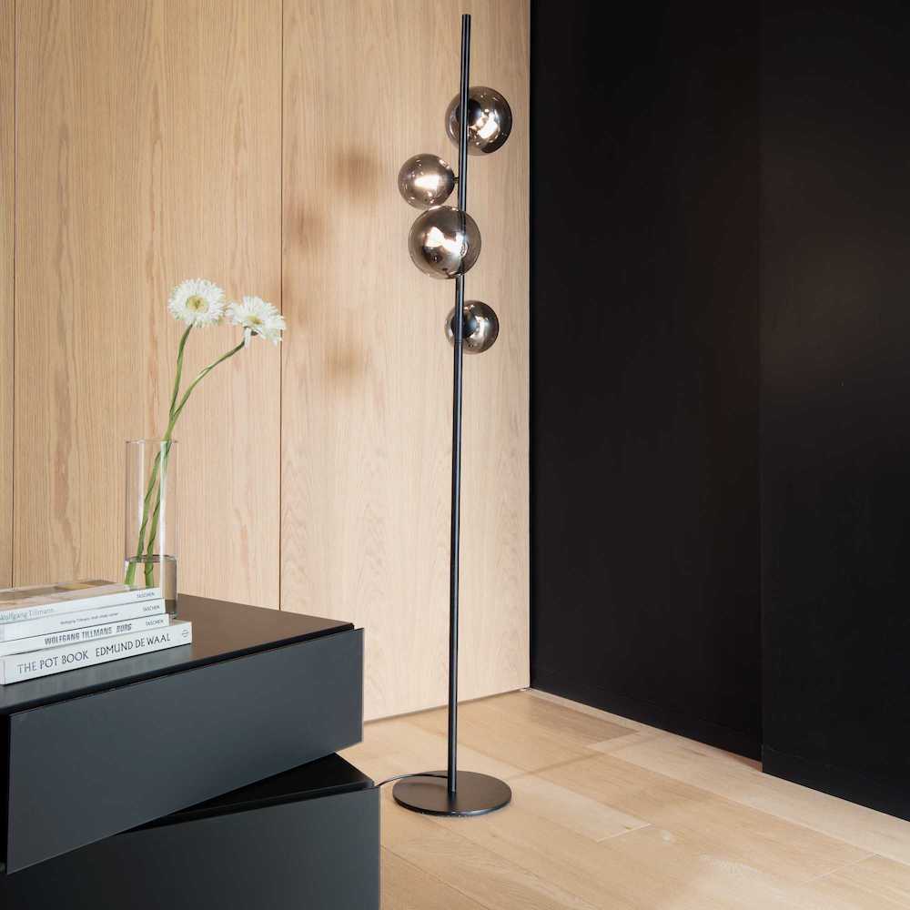 Luxusna-podlahova-lampa-PERLAGE-PT4-v-matnej-ciernej-farbe-Ideal-Lux.jpg