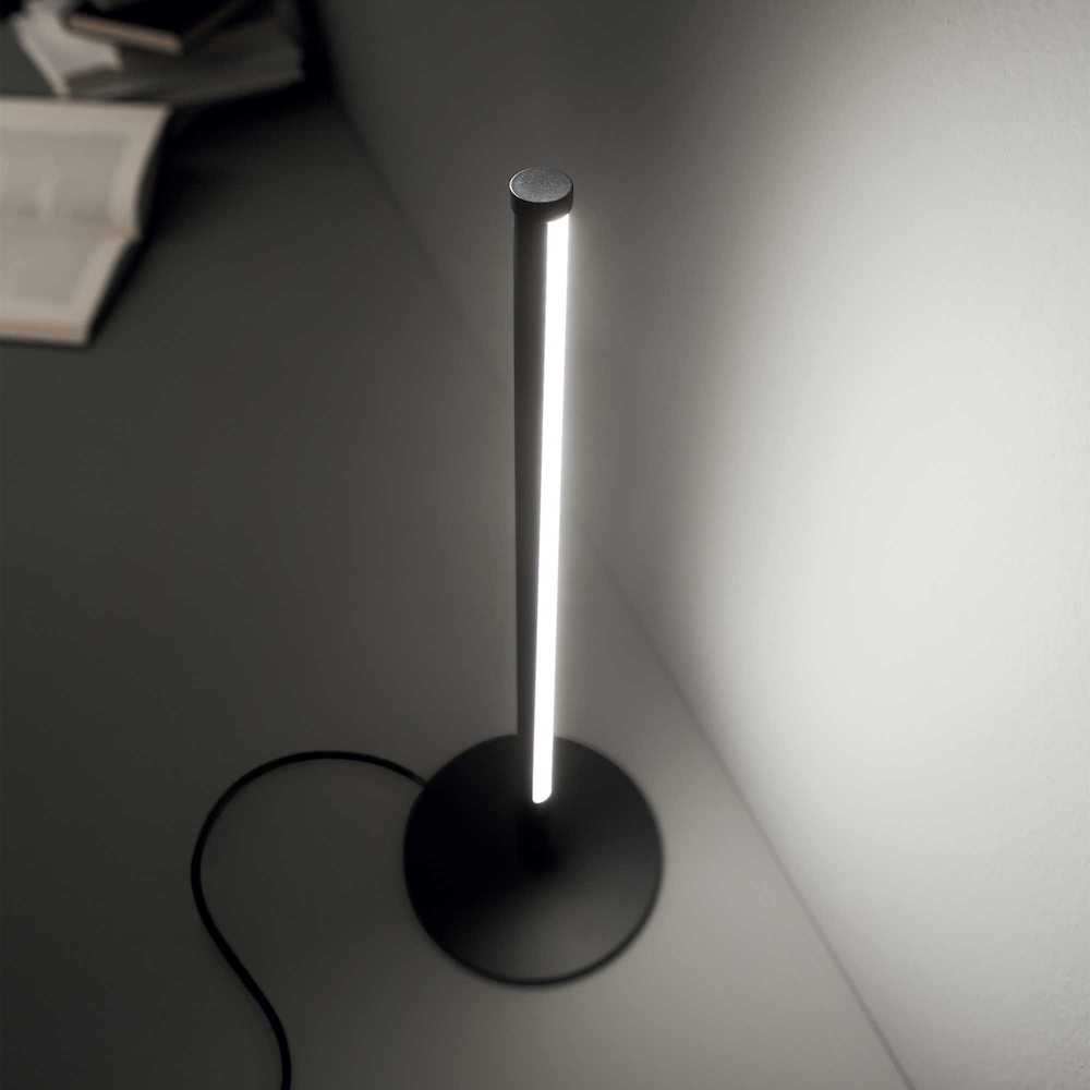 Stolova-LED-lampa-YOKO-TL-s-vypinacom-v-ciernej-farbe-Ideal-Lux..jpg