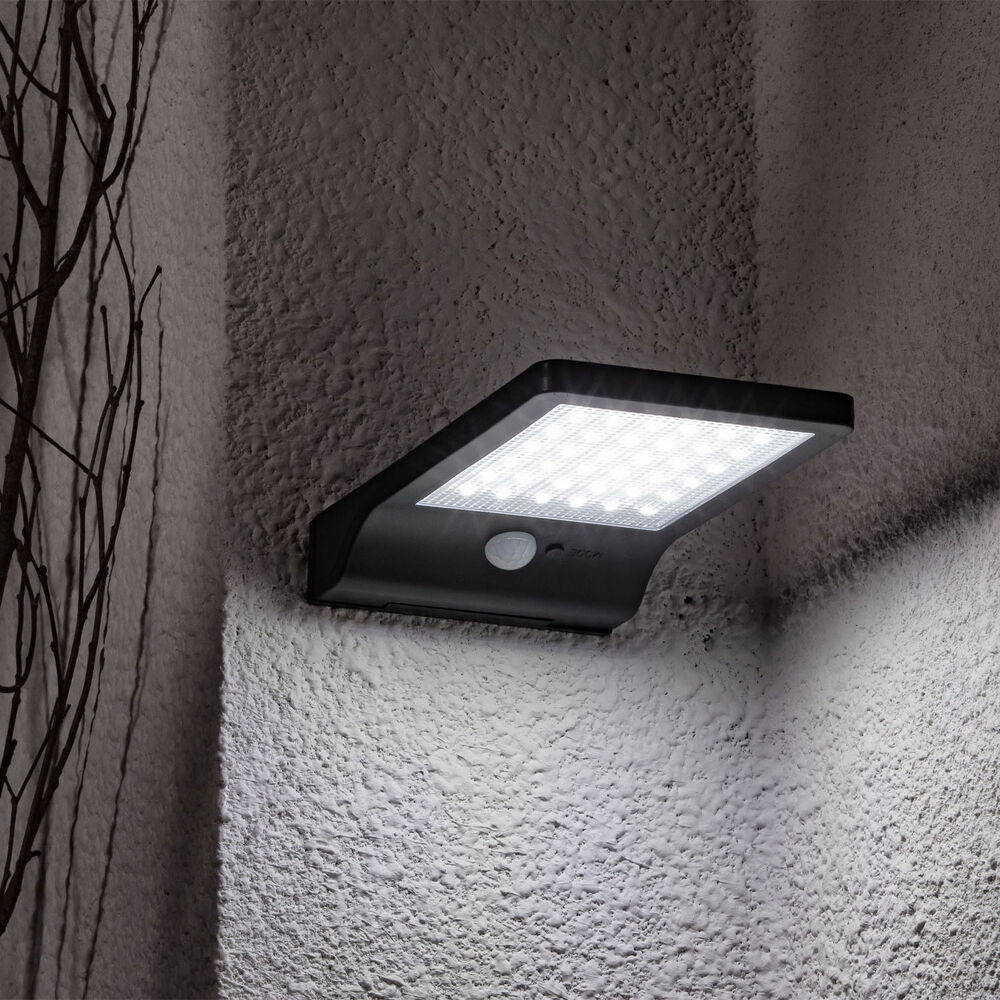 LED-solarna-nastenna-lampa-s-pohybovym-senzorom-v-modernom-dizajne5.jpeg